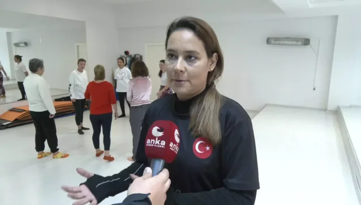 İzmir’de Kadınlar Kendini Savunmayı Öğreniyor!