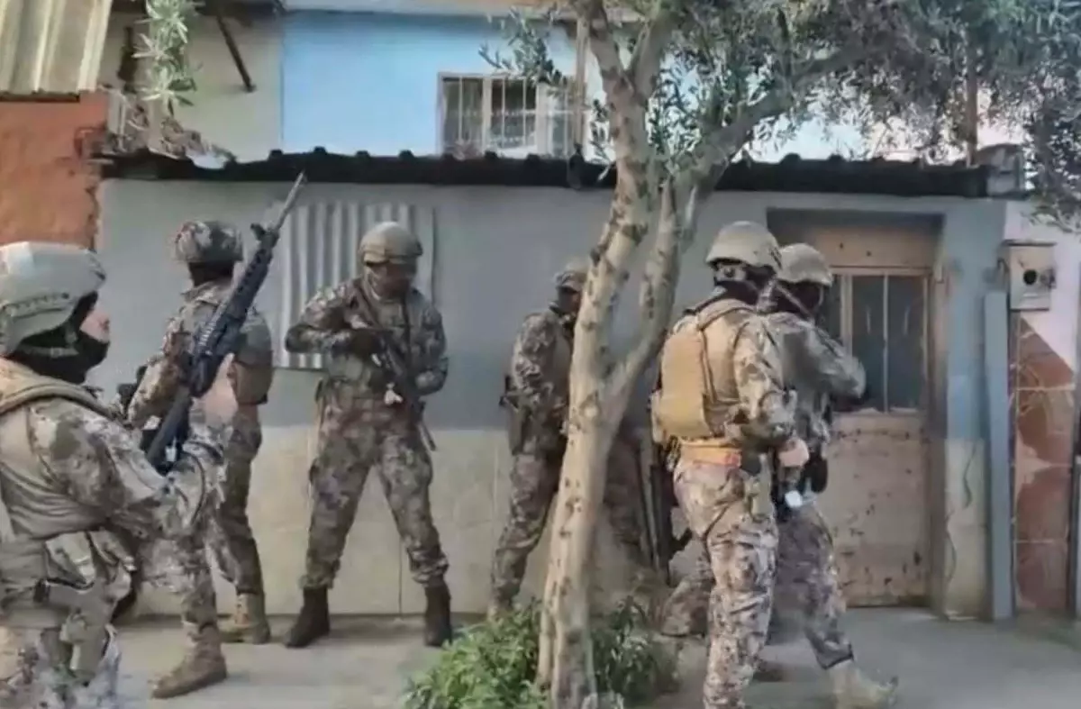 FETÖ Operasyonunda 10 Şüpheli Gözaltında