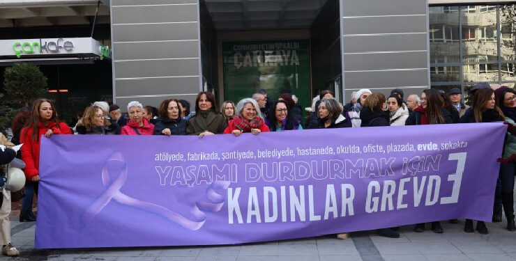 Kadınlar greve gidiyor: Eşitlik, adalet ve özgürlük için alanlardayız