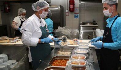 Hızır Haşim Kaya’dan İzmir’de İftar Çadırları