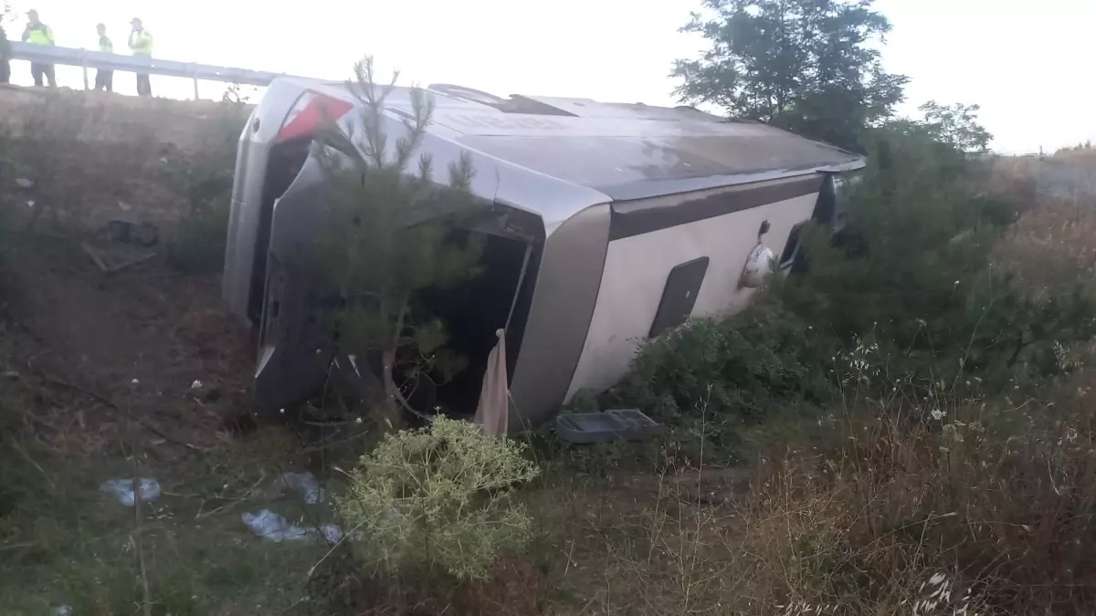 Balıkesir’de Yolcu Otobüsü Devrildi: 27 Yaralı!