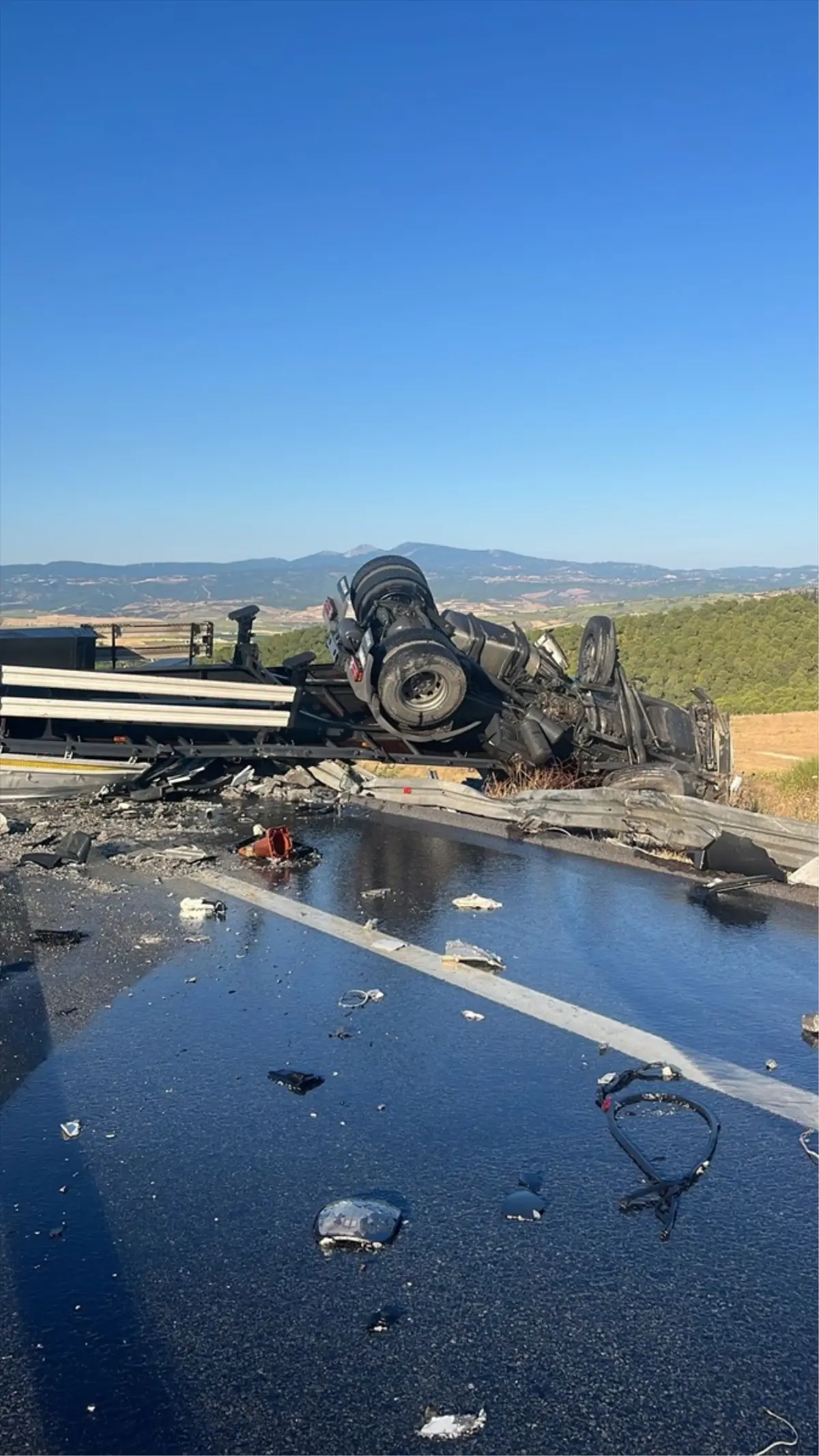 Susurluk’ta Otoyolda Kaza: Tır Tankere Çarptı!