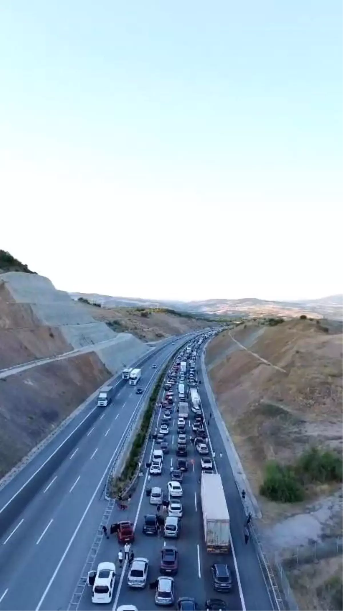İzmir-İstanbul Otoyolu’nda Kaza: Yol Kapandı!