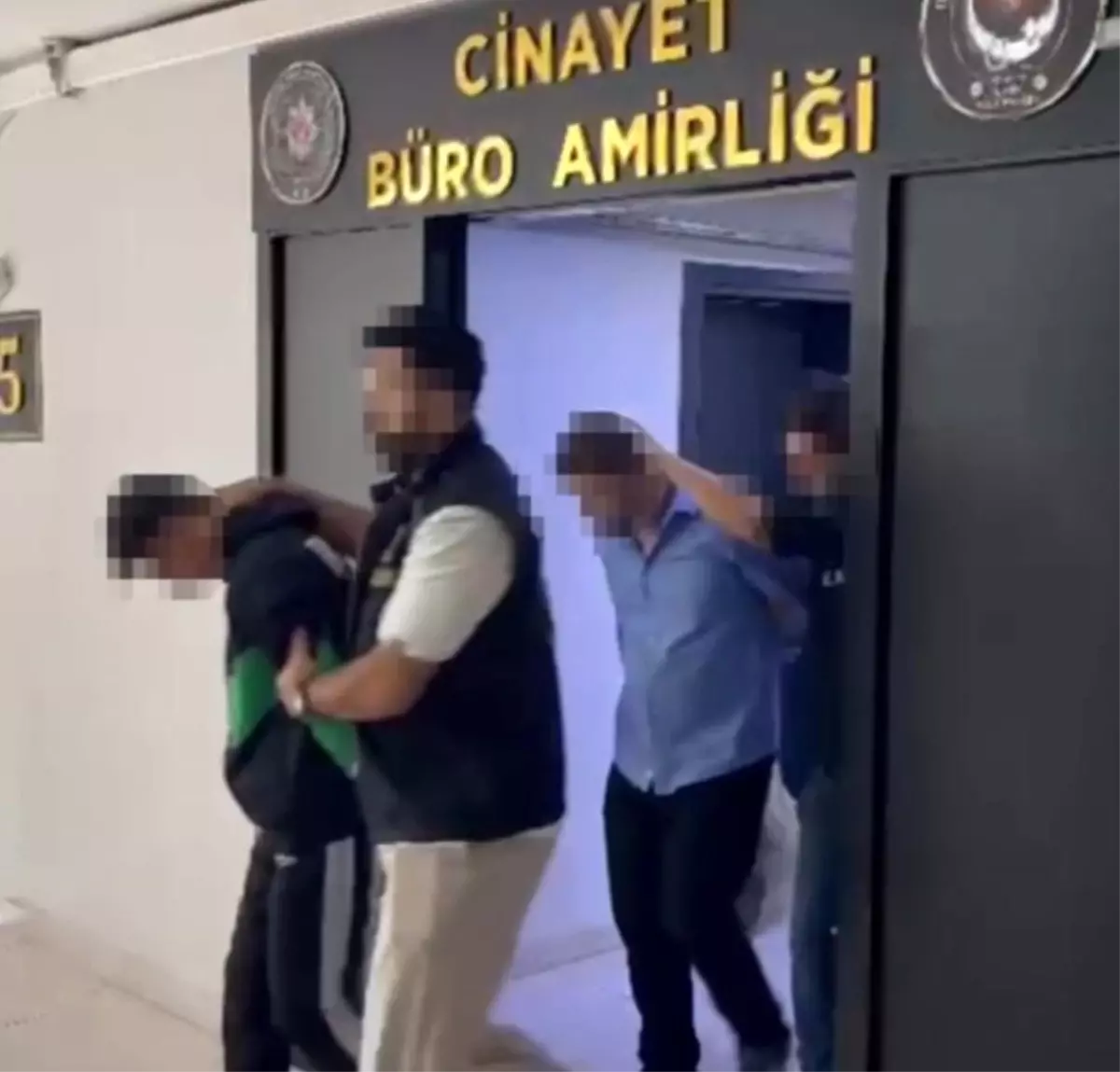 İzmir’de Husumetli Gruplar Arasında Kanlı Kavga!