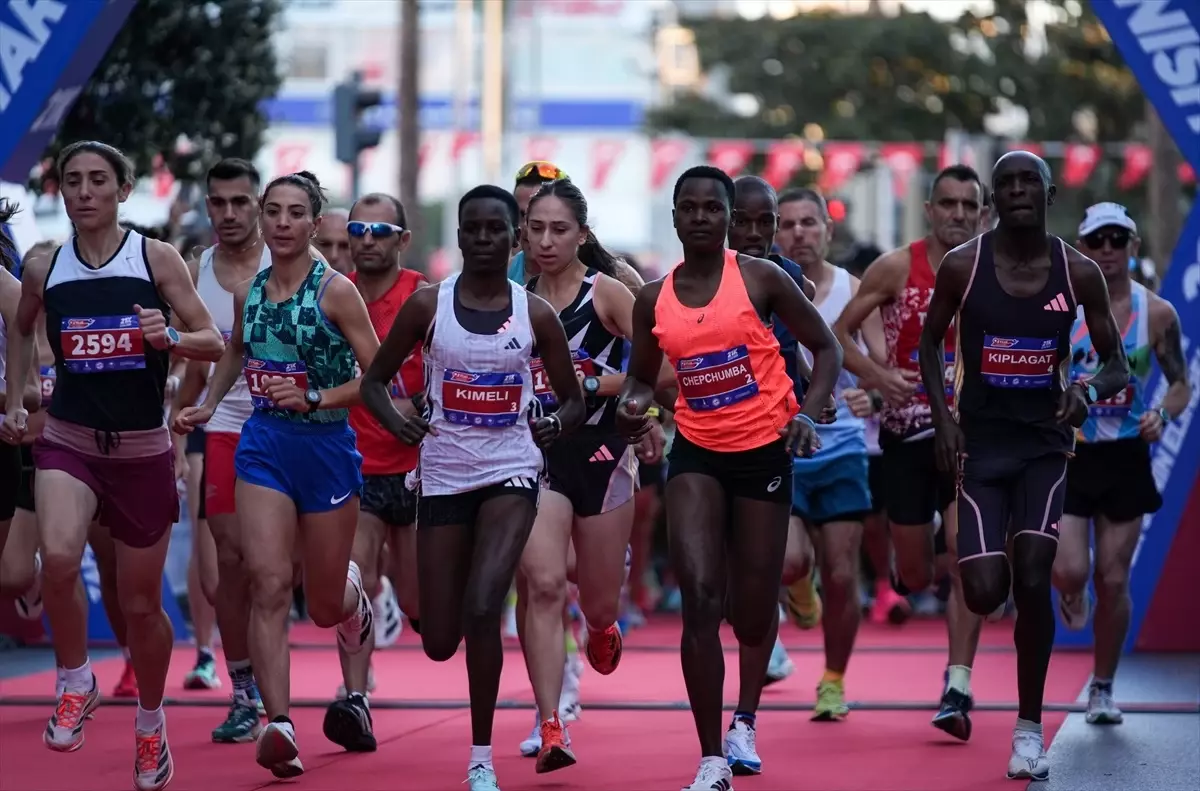 İzmir Yarı Maratonu’nda Kenyalı Atlletler Fırtına Gibi!