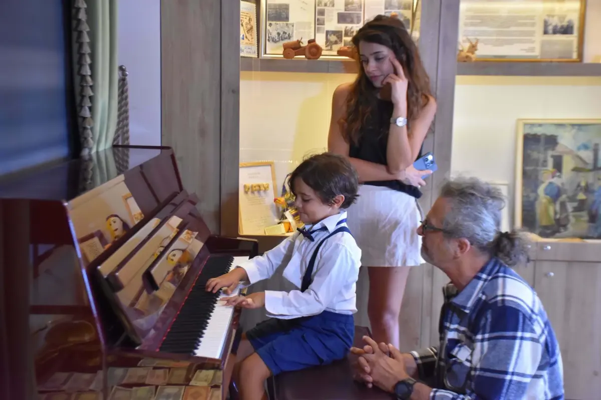 Minik Piyanist, Mozart ve Beethoven’ı Çalıyor!