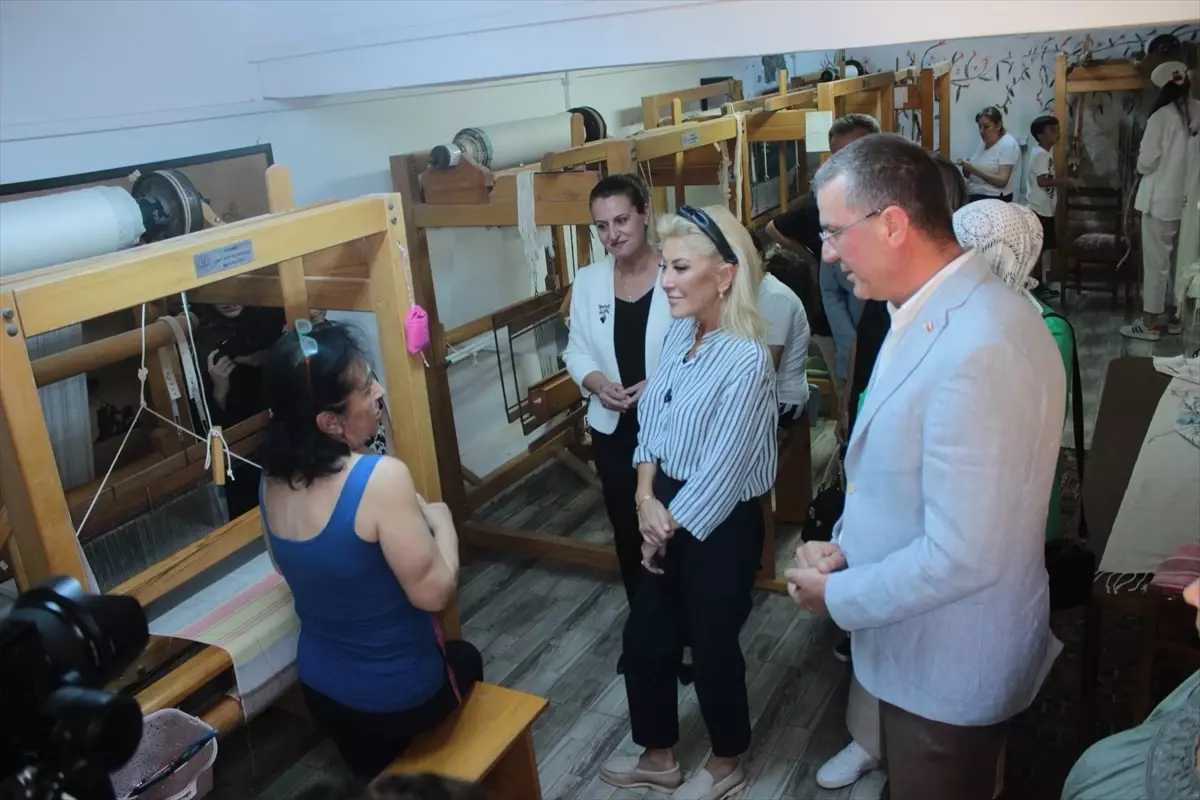 Şebnem Bursalı: Kadın Çiftçilerle Buluştu