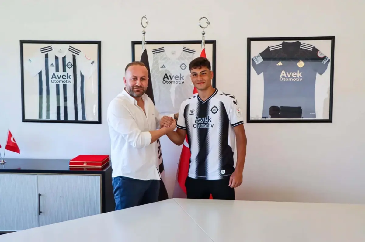 Altay’da Genç Yıldız Osman Utkan Profesyonel Oldu!