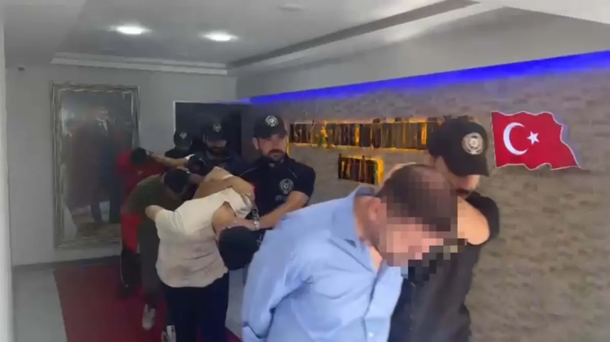 İzmir’de Göztepe Taraftarları Arasında Kanlı Kavga!