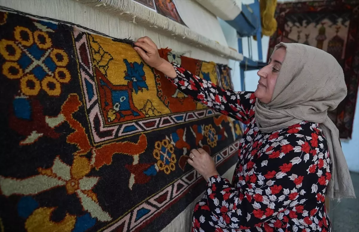 Anadolu Kadınları, Bergama Halısını Yeniden Dokuyor!
