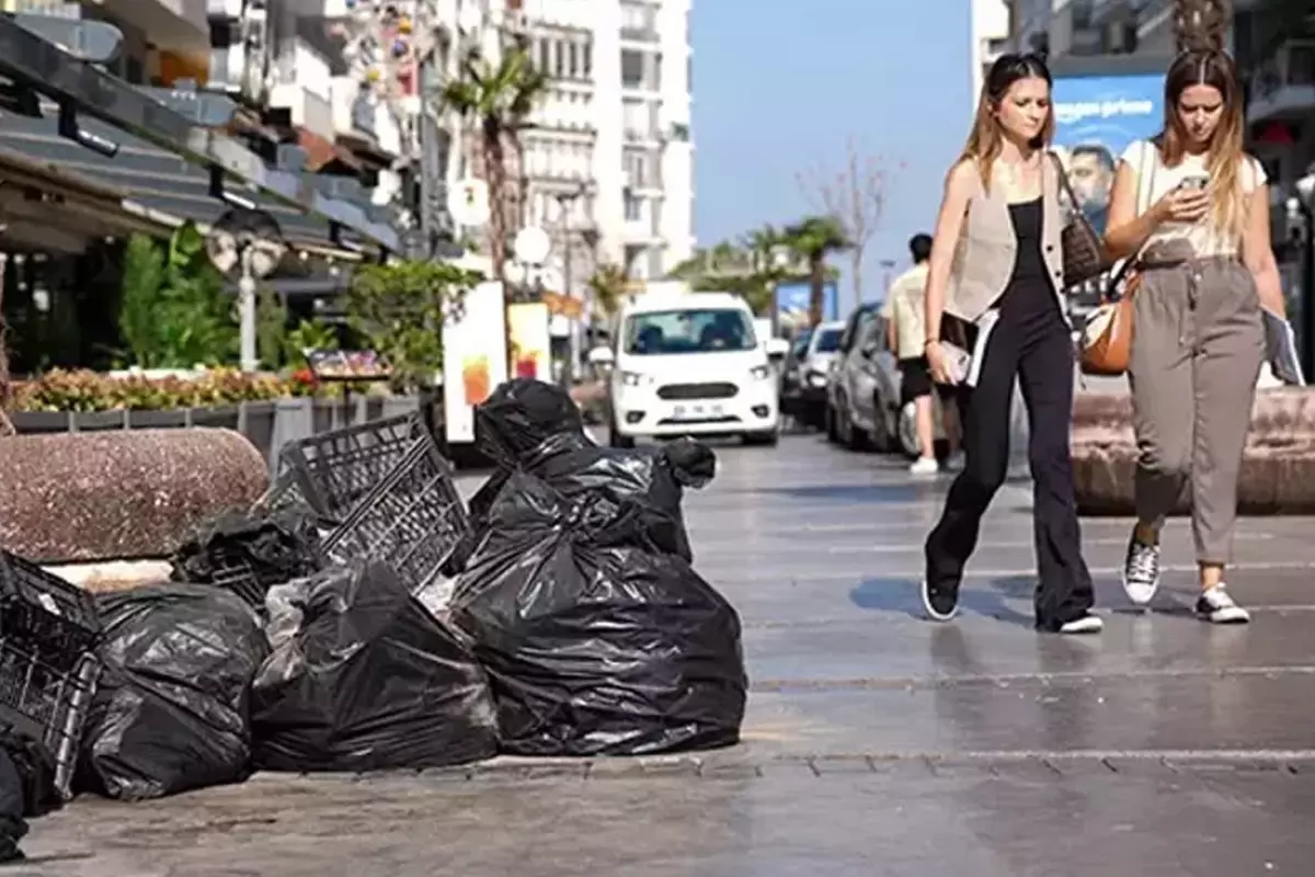 İzmir’de Çöp Krizi: Bakanlık İnceleme Başlattı!