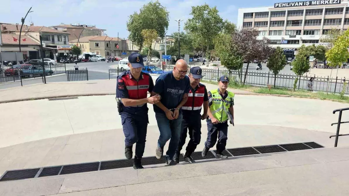 İzmir’de Sahte Polis Kimliğiyle Çöp Dökme Şoku!