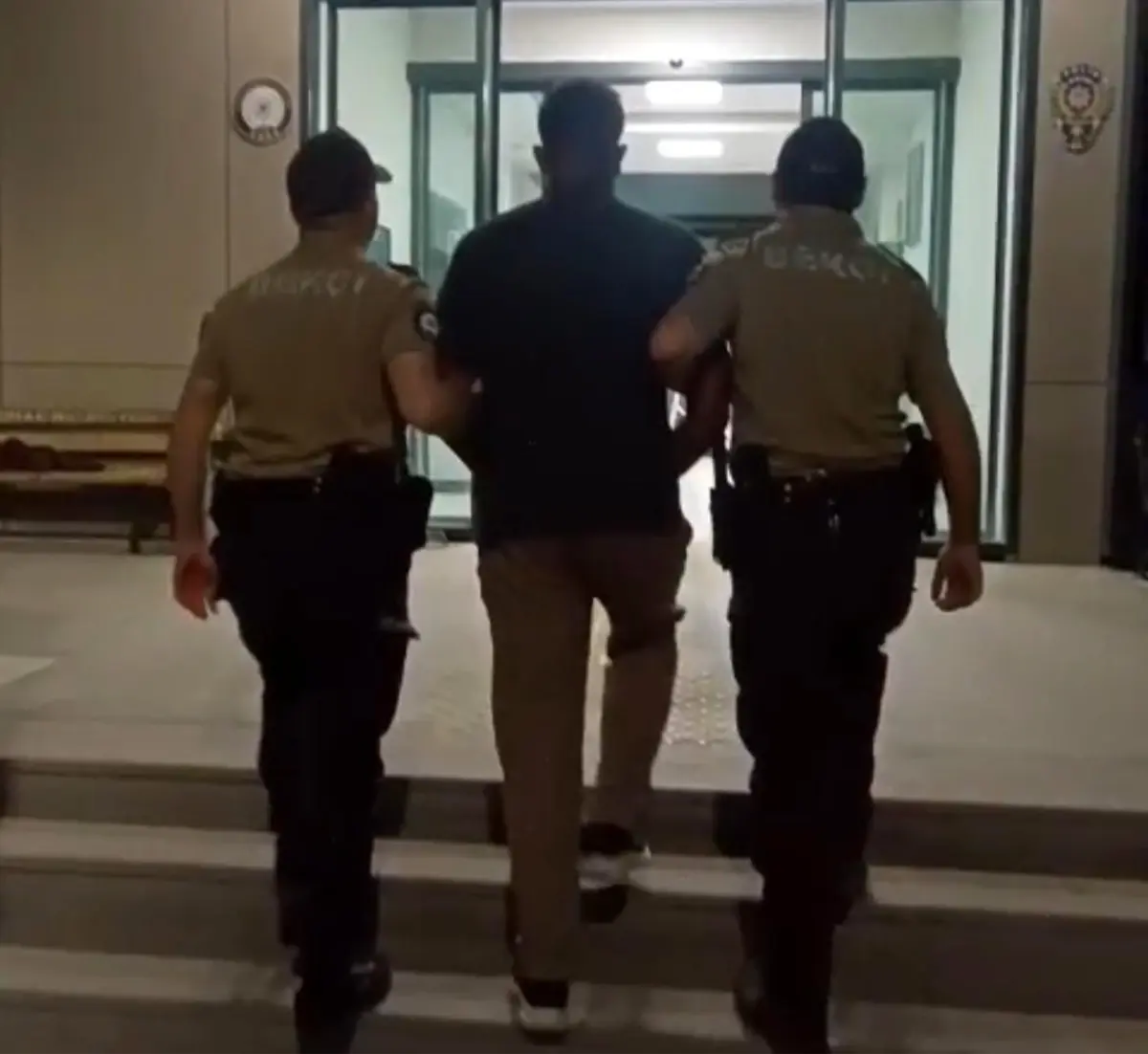 İzmir’de 20 Yıl Hapisle Aranan Firari Yakalandı!