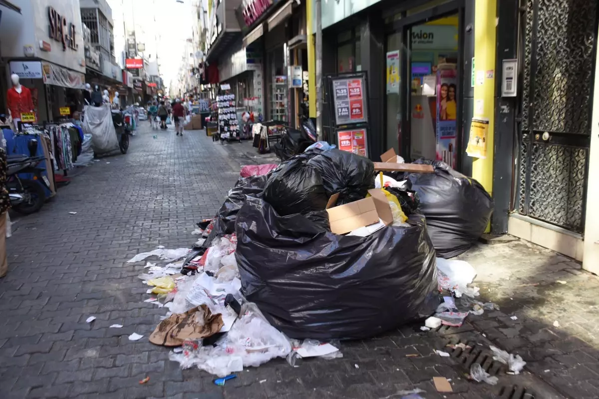 Karşıyaka’da Çöp Krizi: Vatandaşlar Tepkili!