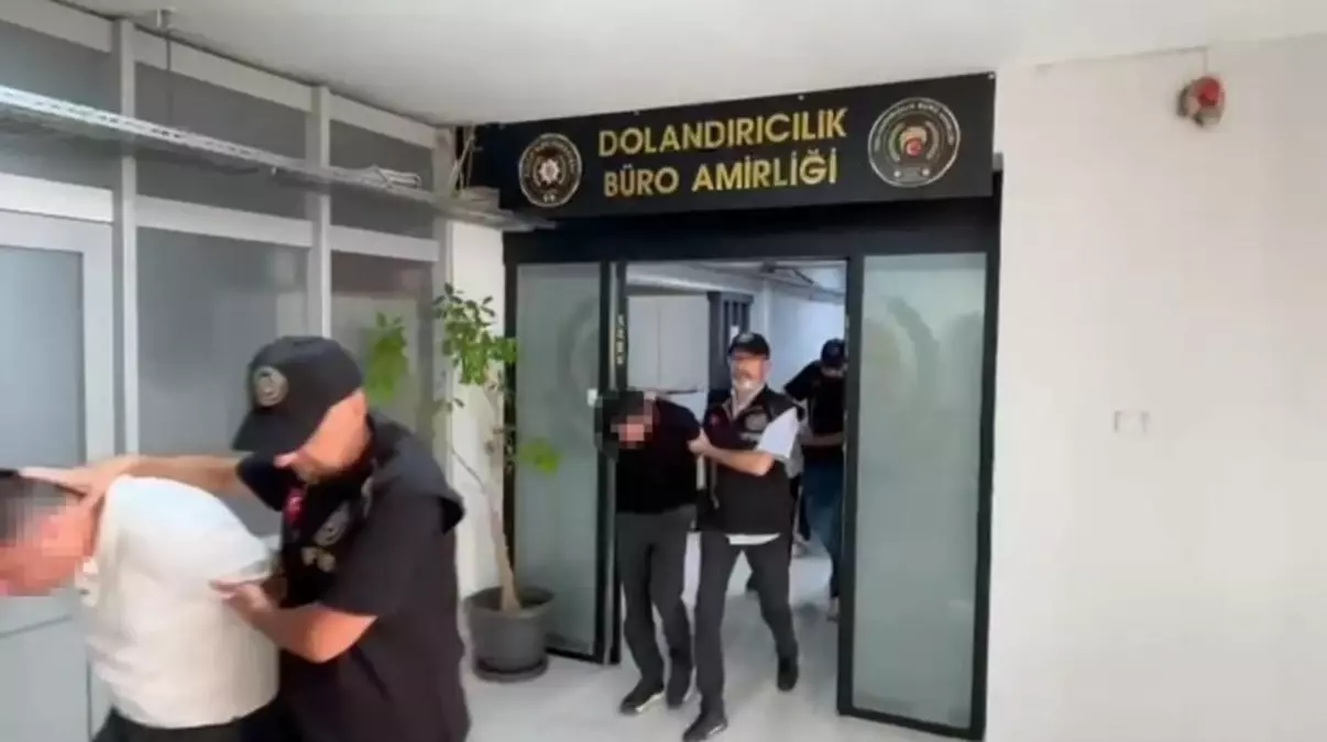İzmir’de 84 Şüpheli Dolandırıcılıkla Yakalandı!