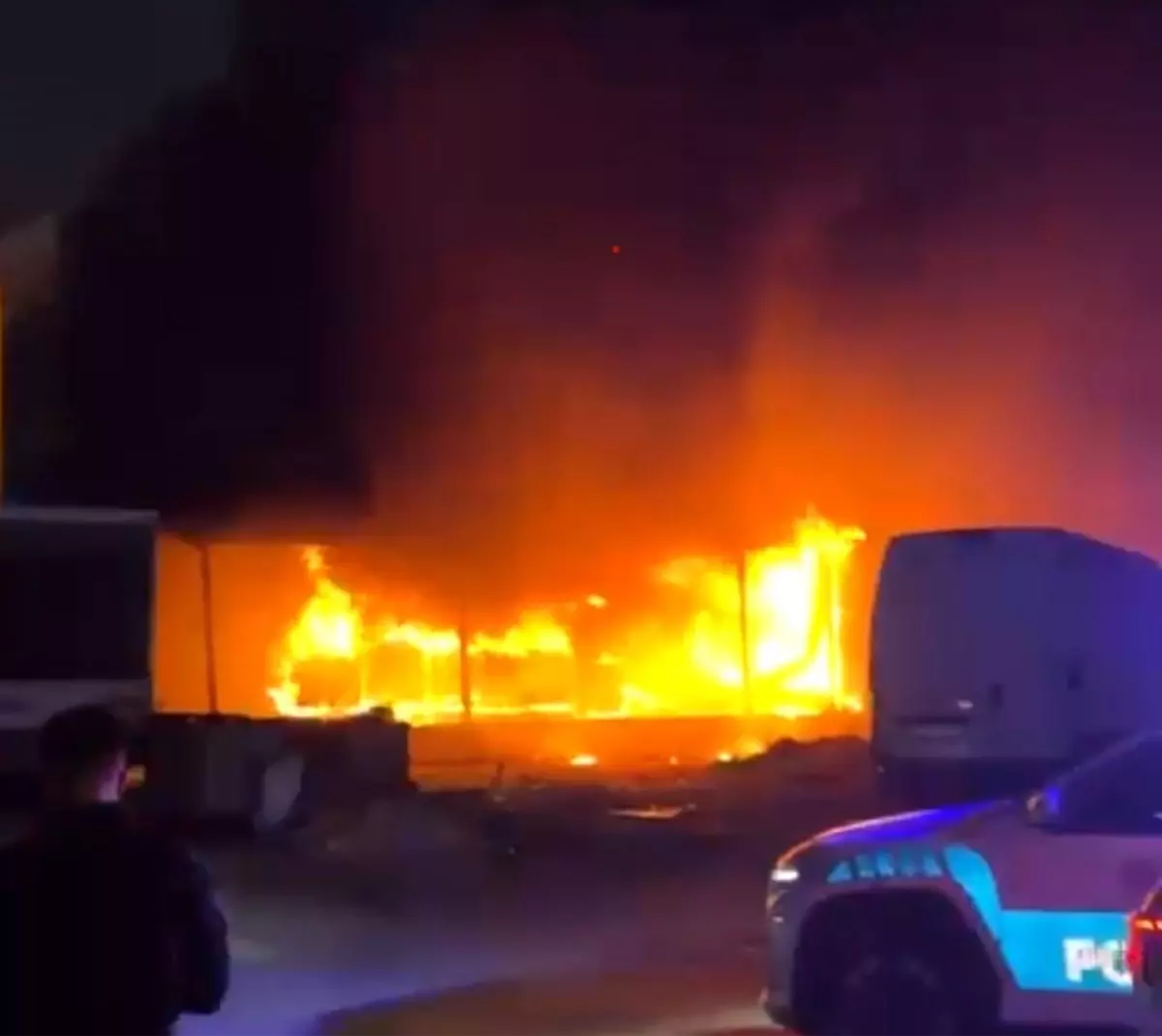 Gaziemir’de Mobilya Fabrikasında Yangın Paniği!