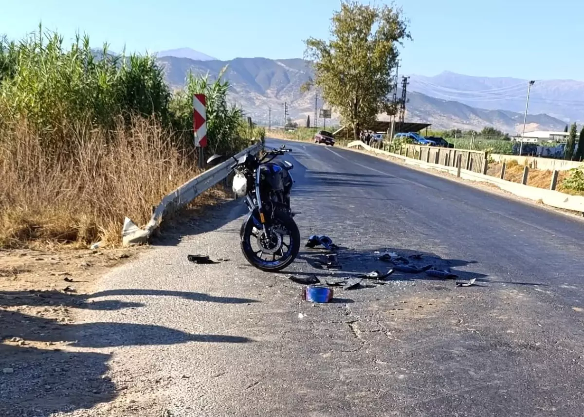 İzmir’de Trafik Kazası: Motosikletli Genç Ağır Yaralı!