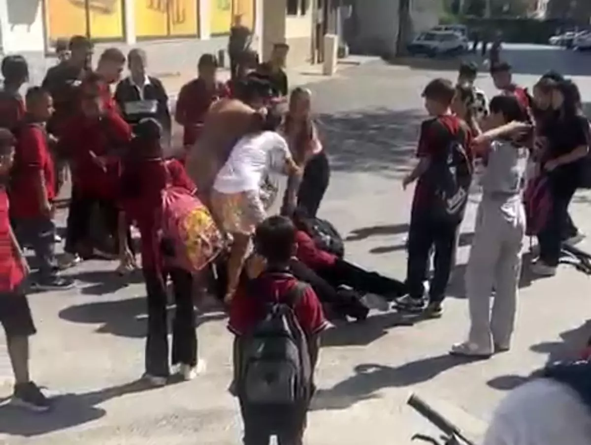 İzmir’de 12 Yaşındaki Kız Zorbalığa Uğradı