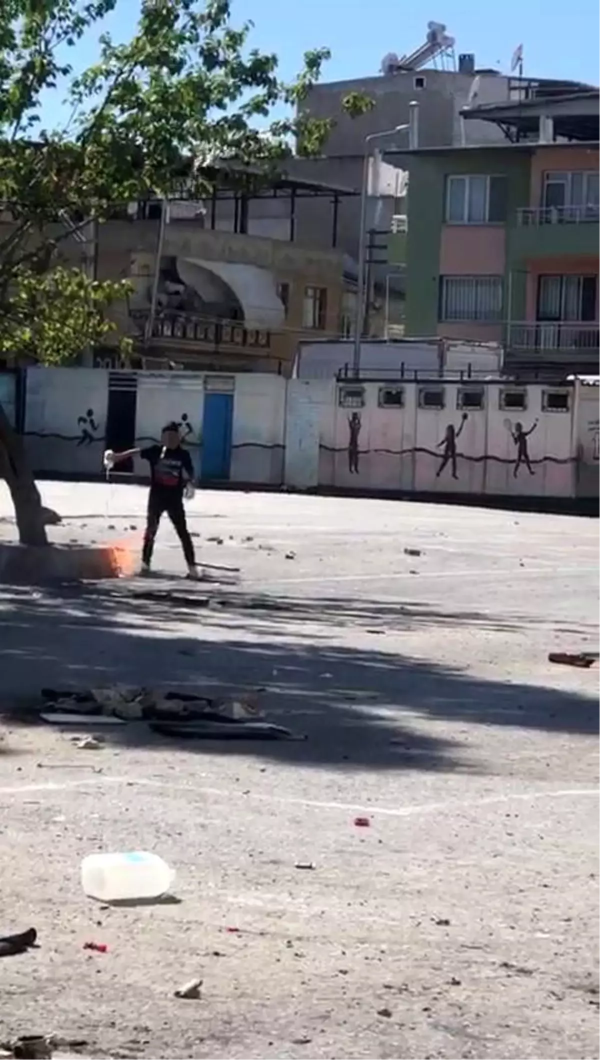 Okul Bahçesine Vandalizm: 3 Kişiye Gözaltı!