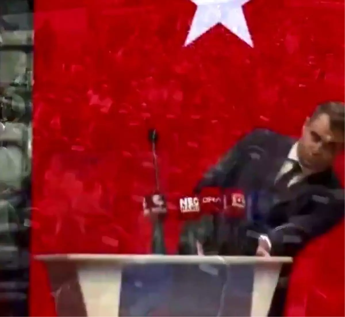 CHP Kongresinde Çağatay Güç Fenalaştı!