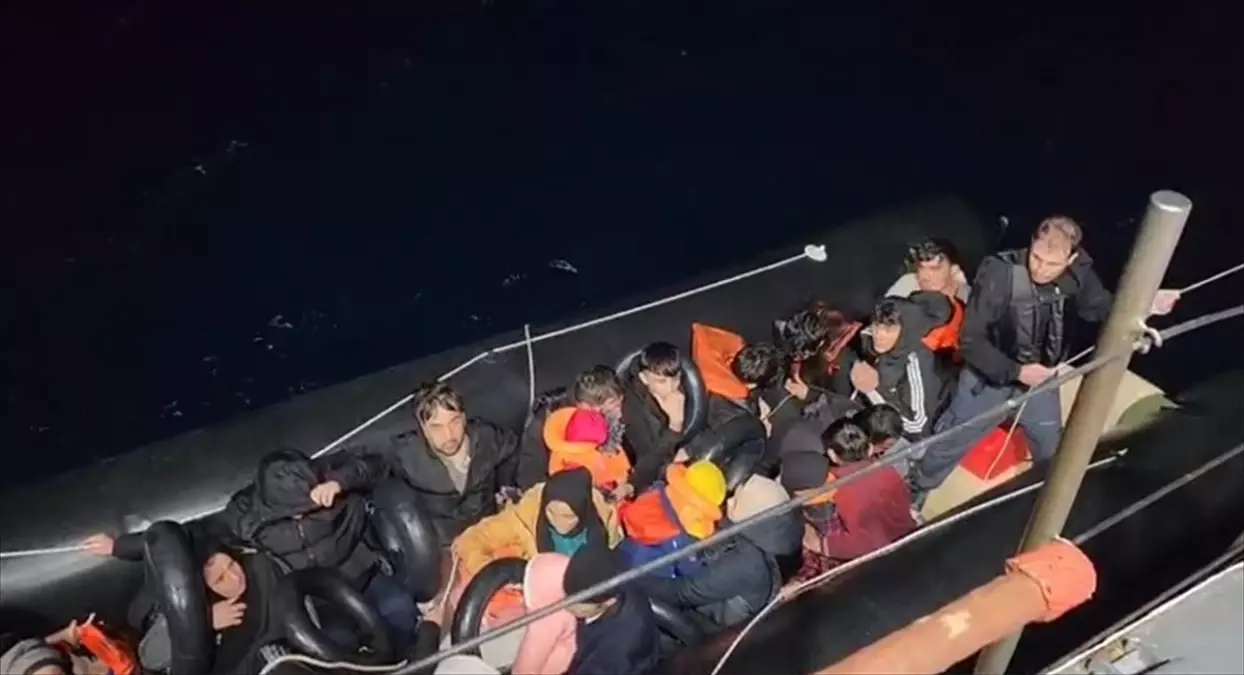 İzmir’de 104 Düzensiz Göçmen Kurtarıldı!