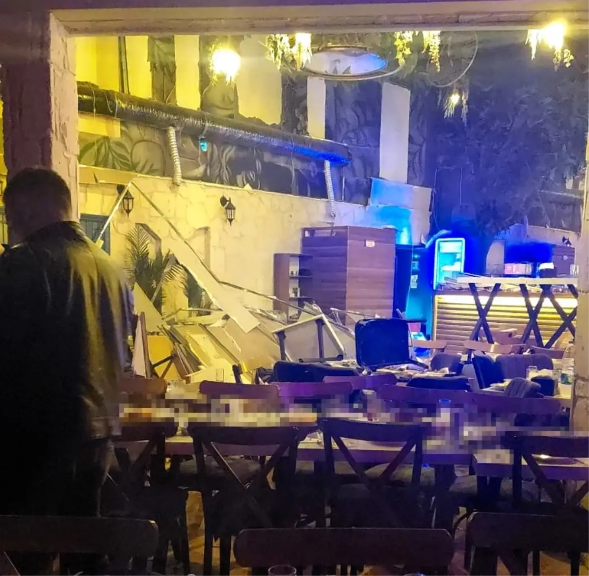 İzmir’de Eğlence Mekanında Duvar Çöktü: 6 Yaralı!