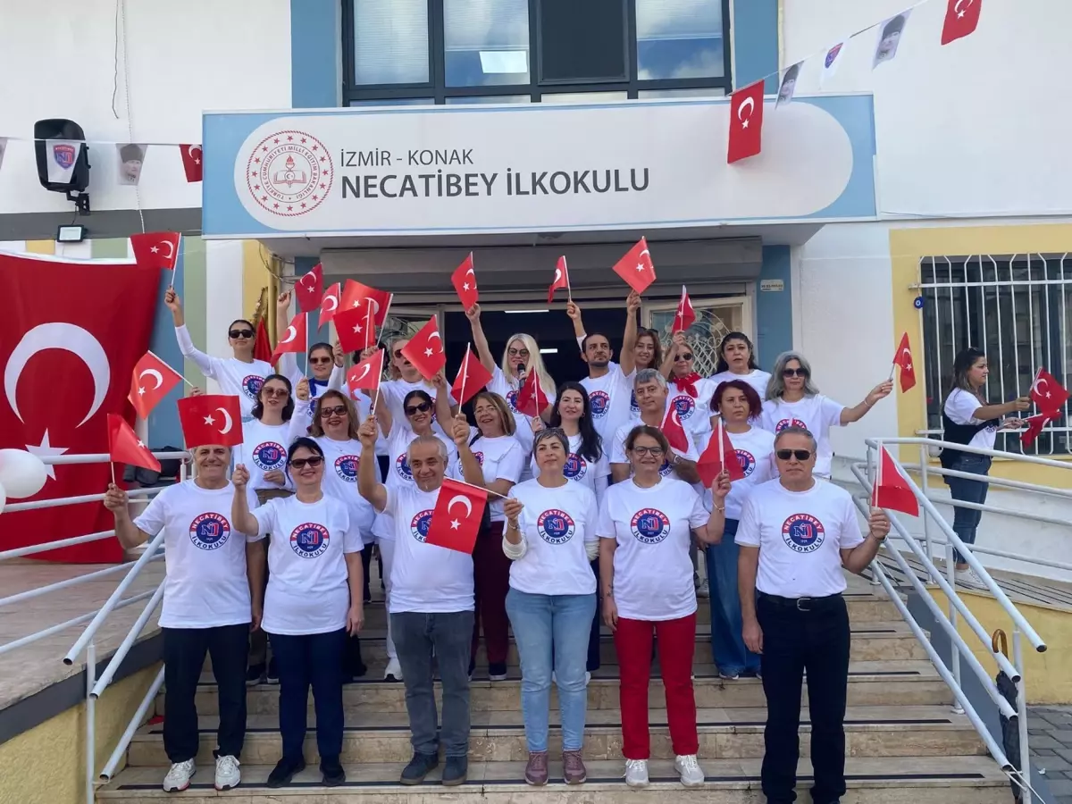İzmir’de Çocuklar Cumhuriyet Coşkusunu Yaşadı!