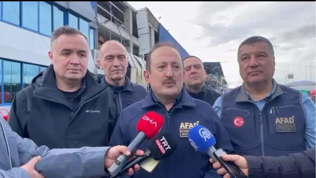 İzmir’de Fırtına ve Hortum: Hasar Tespit Çalışmaları Başladı!