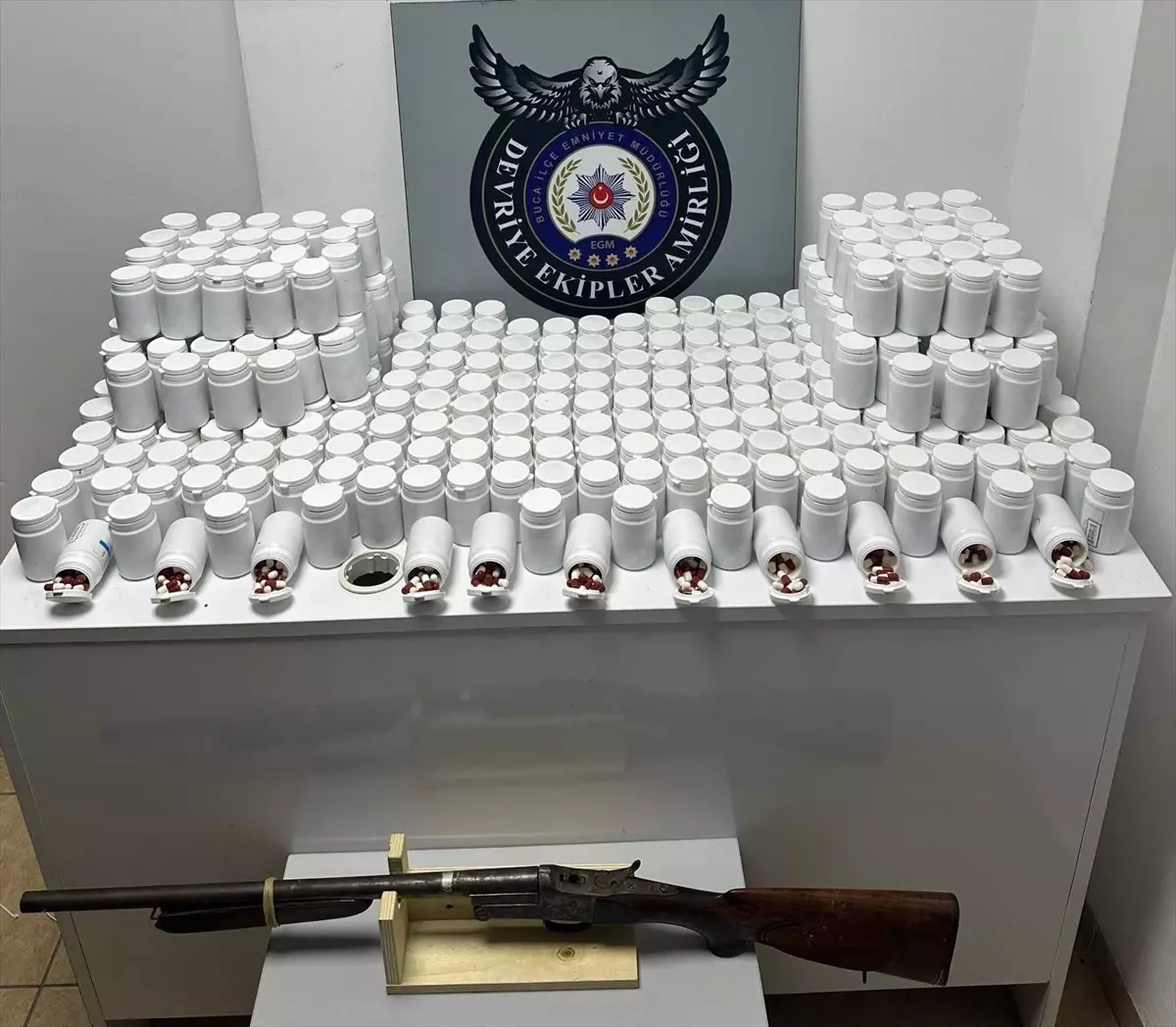 Buca’da 17 Bin Uyuşturucu Hap Ele Geçirildi!