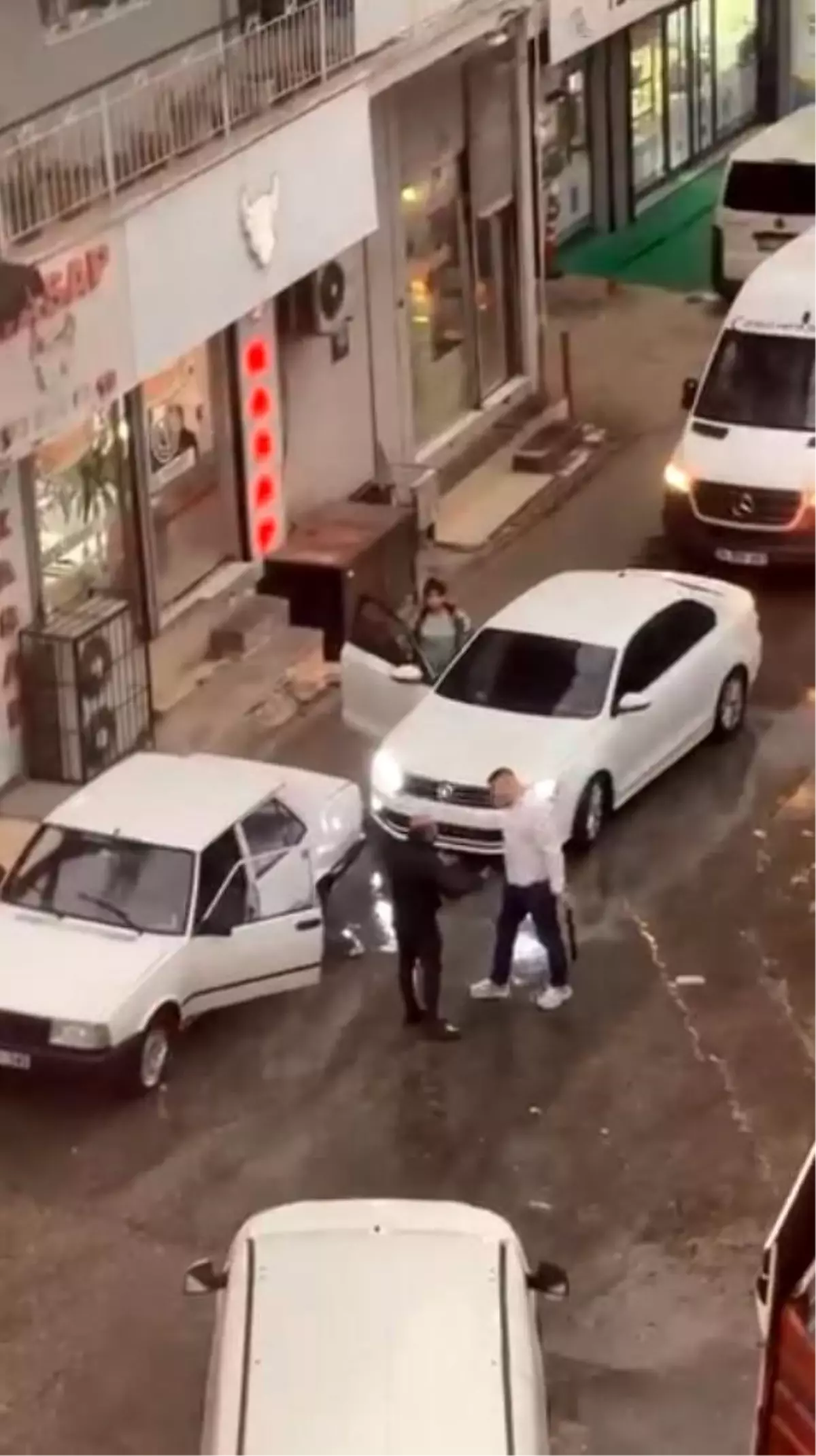 İzmir’de Trafik Kavgasında Bıçaklı Dehşet!