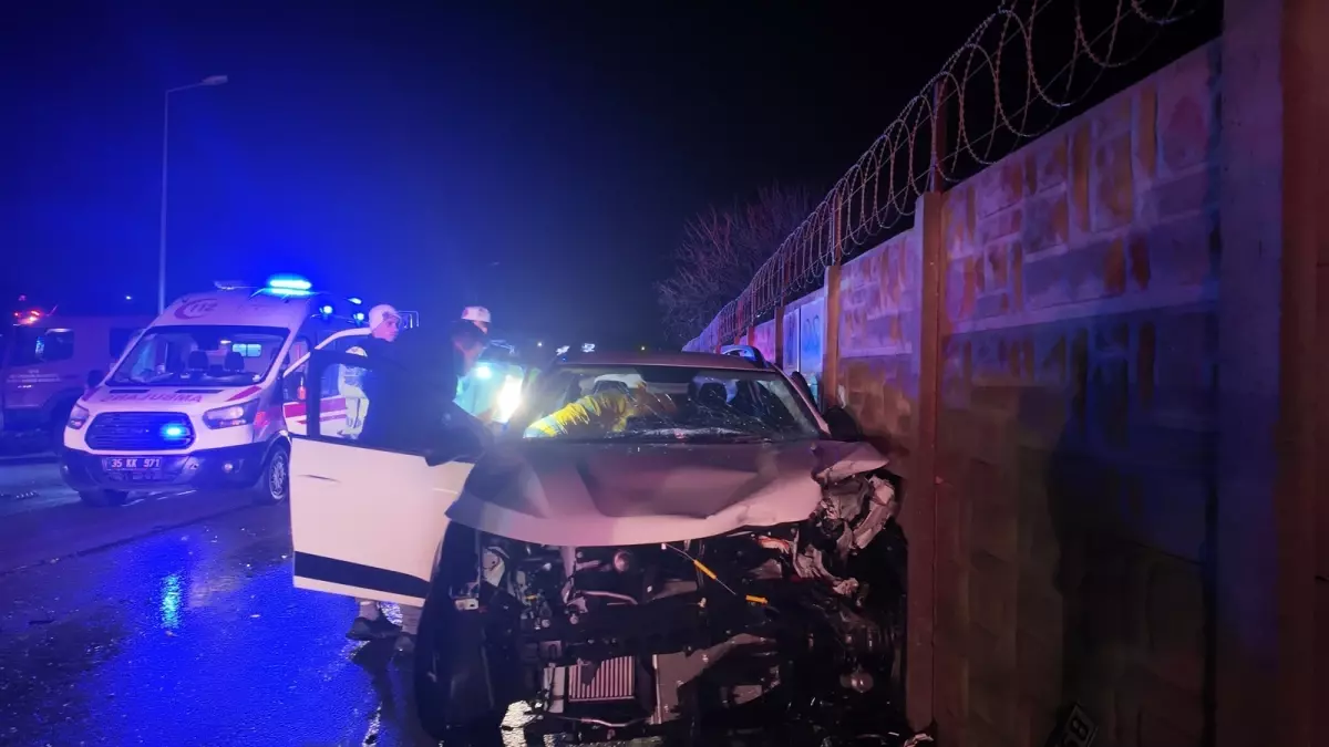 Foça’da Kaza! 6 Yaralı, 2’si Ağır Hastanede