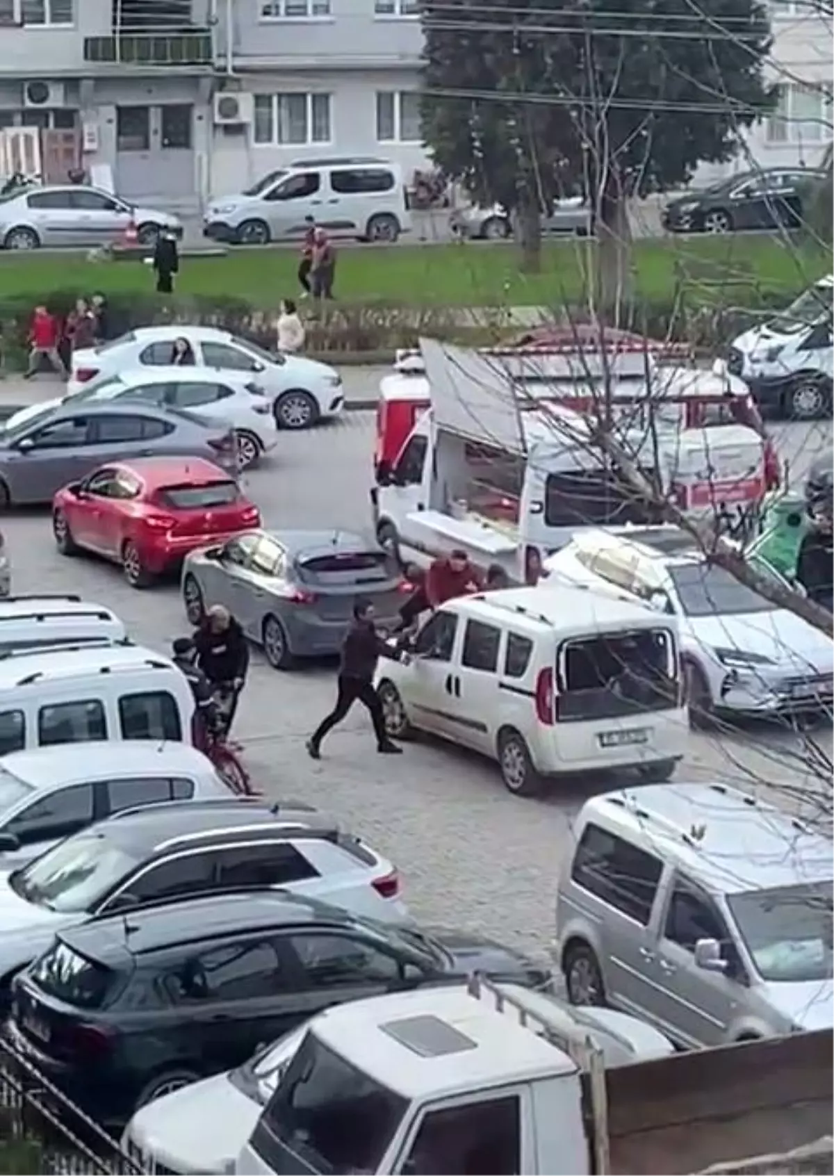 İzmir’de Sopalı Darp: Polis Müdahale Etti!