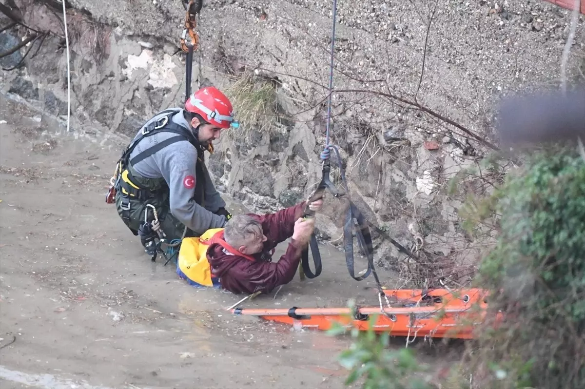 İzmir’de Sağanak Hayatı Felç Etti!