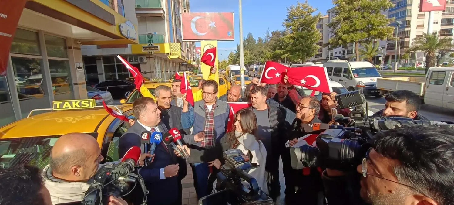 İzmir Taksicileri Bayrak İçin Bir Araya Geldi!