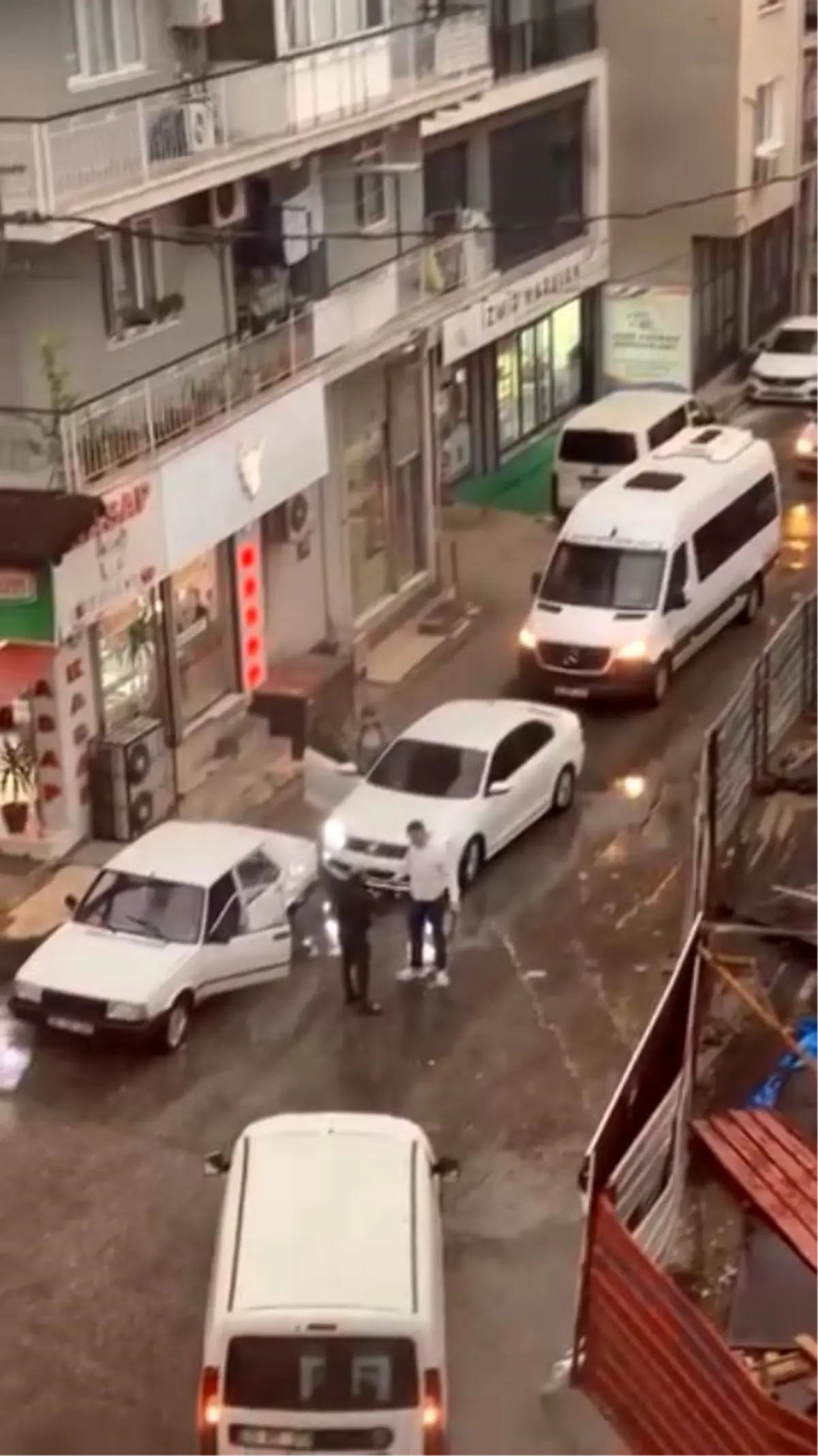 Trafikte Demir Sopayla Darp, Bıçakla Kovalamaca!