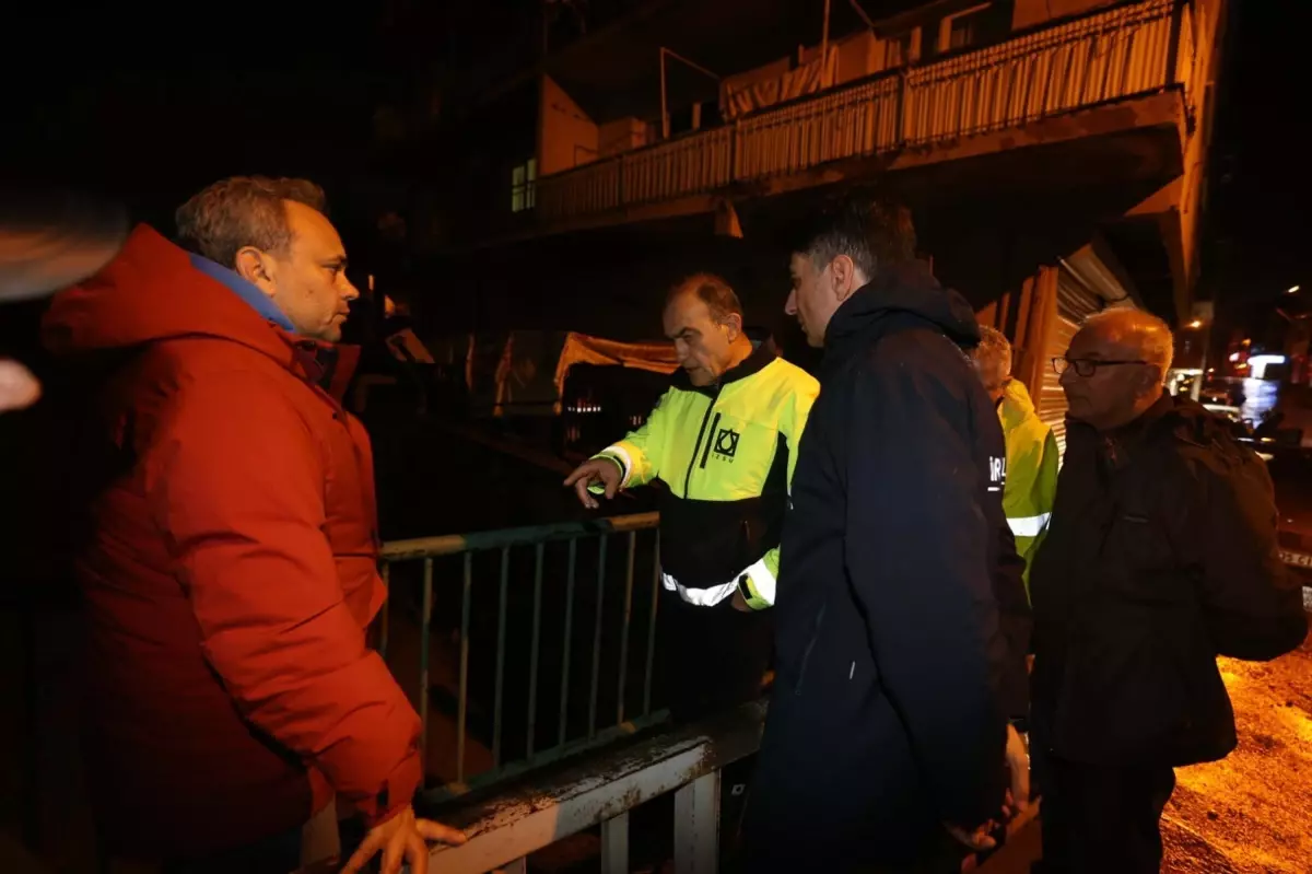 İzmir’de Şiddetli Yağış: İtfaiye 963 İhbar Aldı!