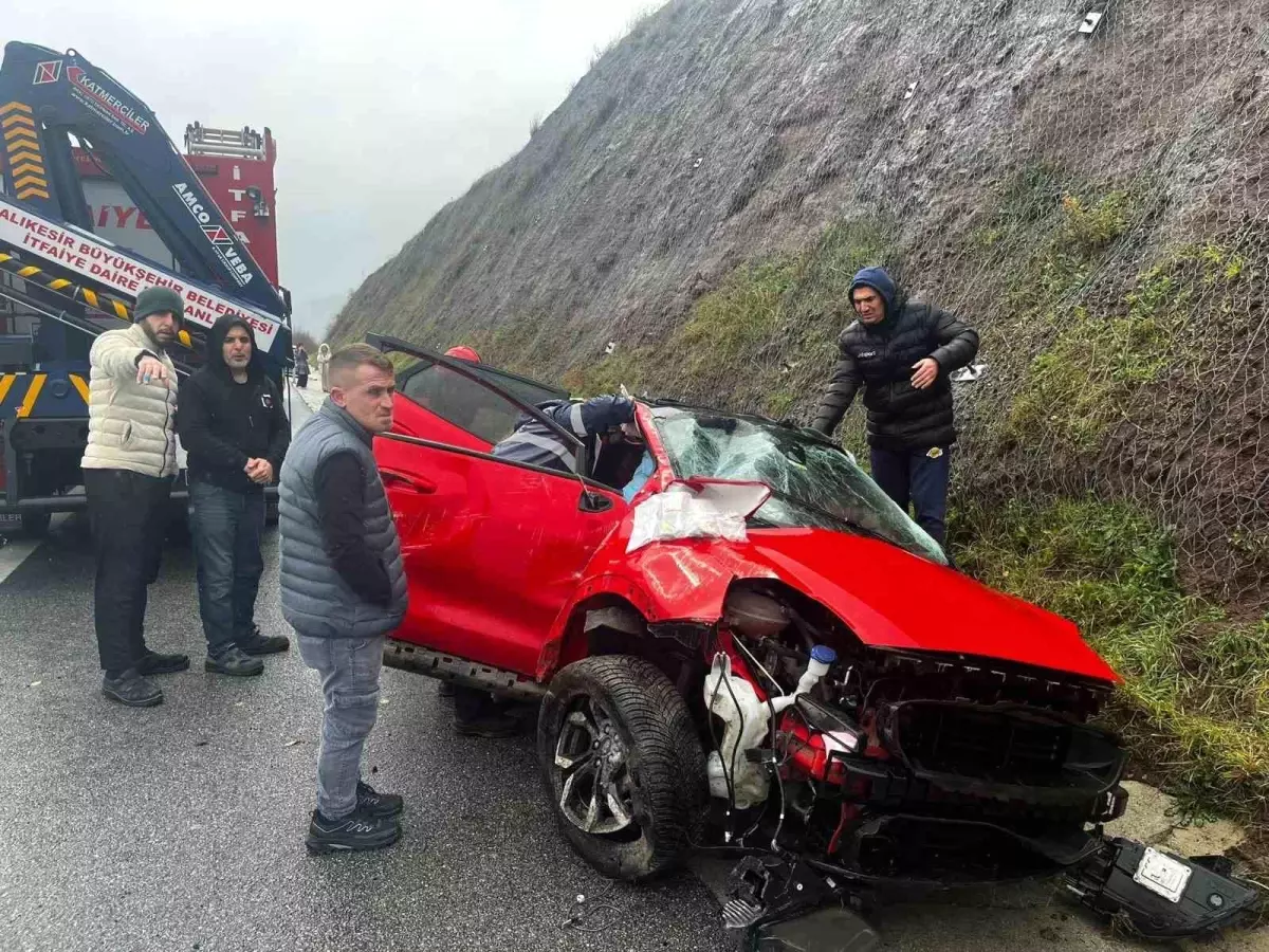 Balıkesir’de Otoyolda Kaza: İki Yaralı!