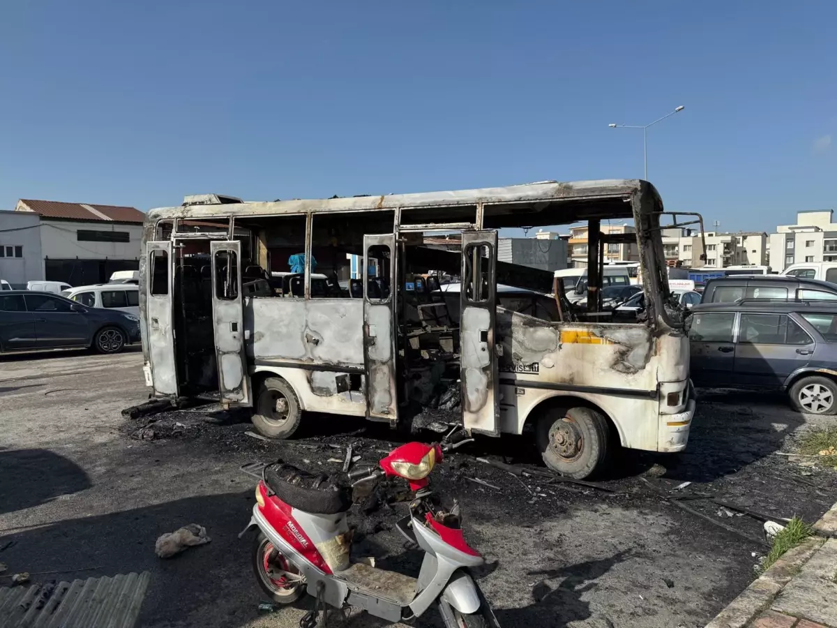 Çiğli’de Otobüs Yangınında 16 Yaşındaki Genç Hayatını Kaybetti