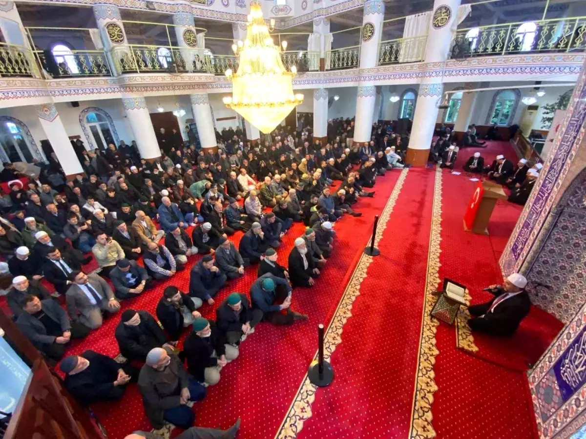 İzmir’de 500 Yıllık 1001 Hatim Geleneği Yükseliyor!