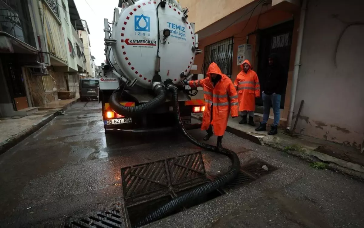 İzmir’de Sağanak Yağışlar: Kriz Masası Kuruldu!