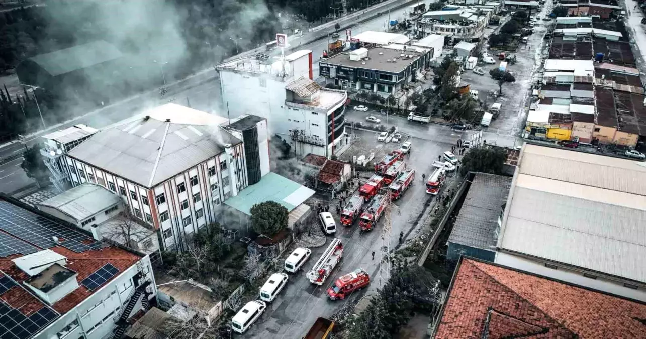 Bornova’daki Fabrikada Yangın: Müdahale Başarılı!