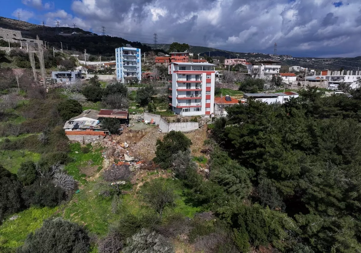 Bornova’da Heyelan: Sakinler Yetkililere Isyan Ediyor!