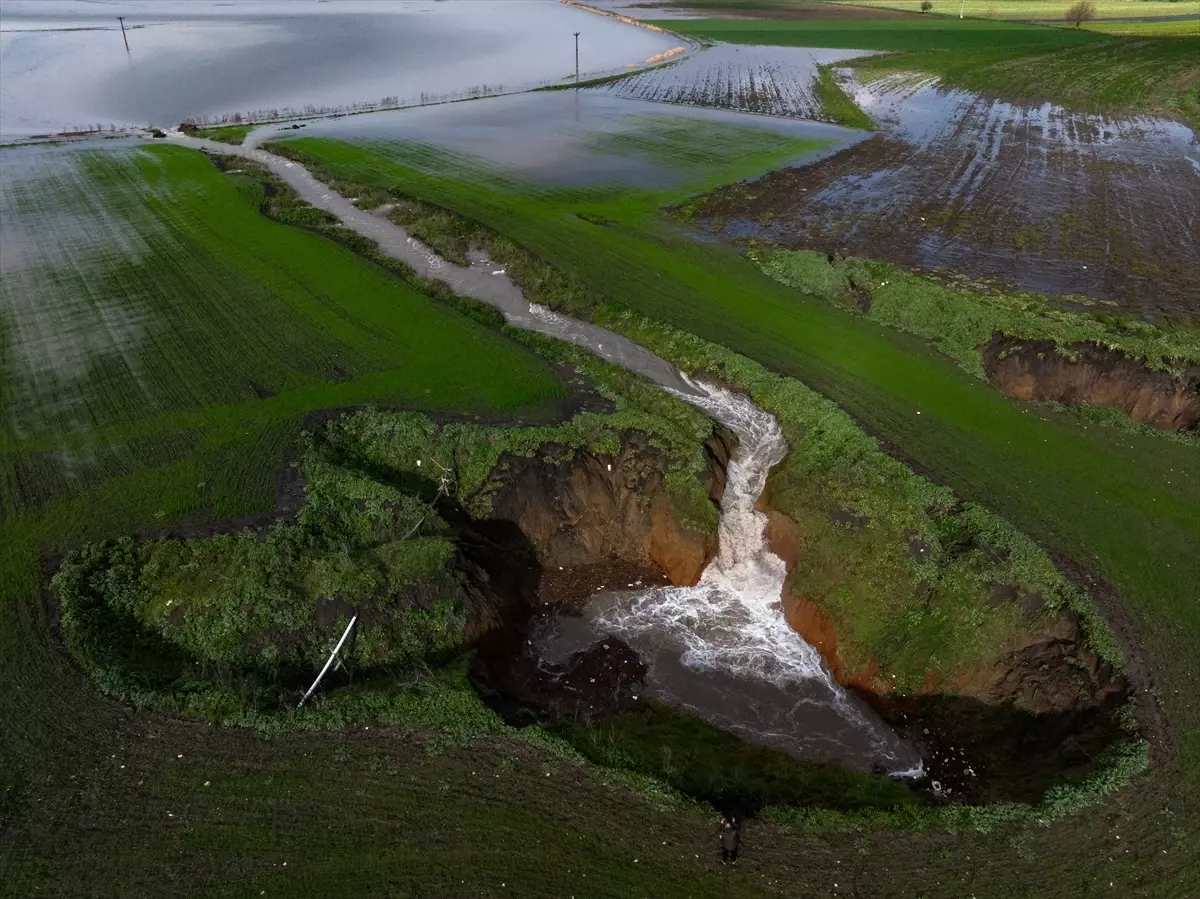 İzmir’de Yağmur Çiftçiyi Sevinçle Karşılıyor!