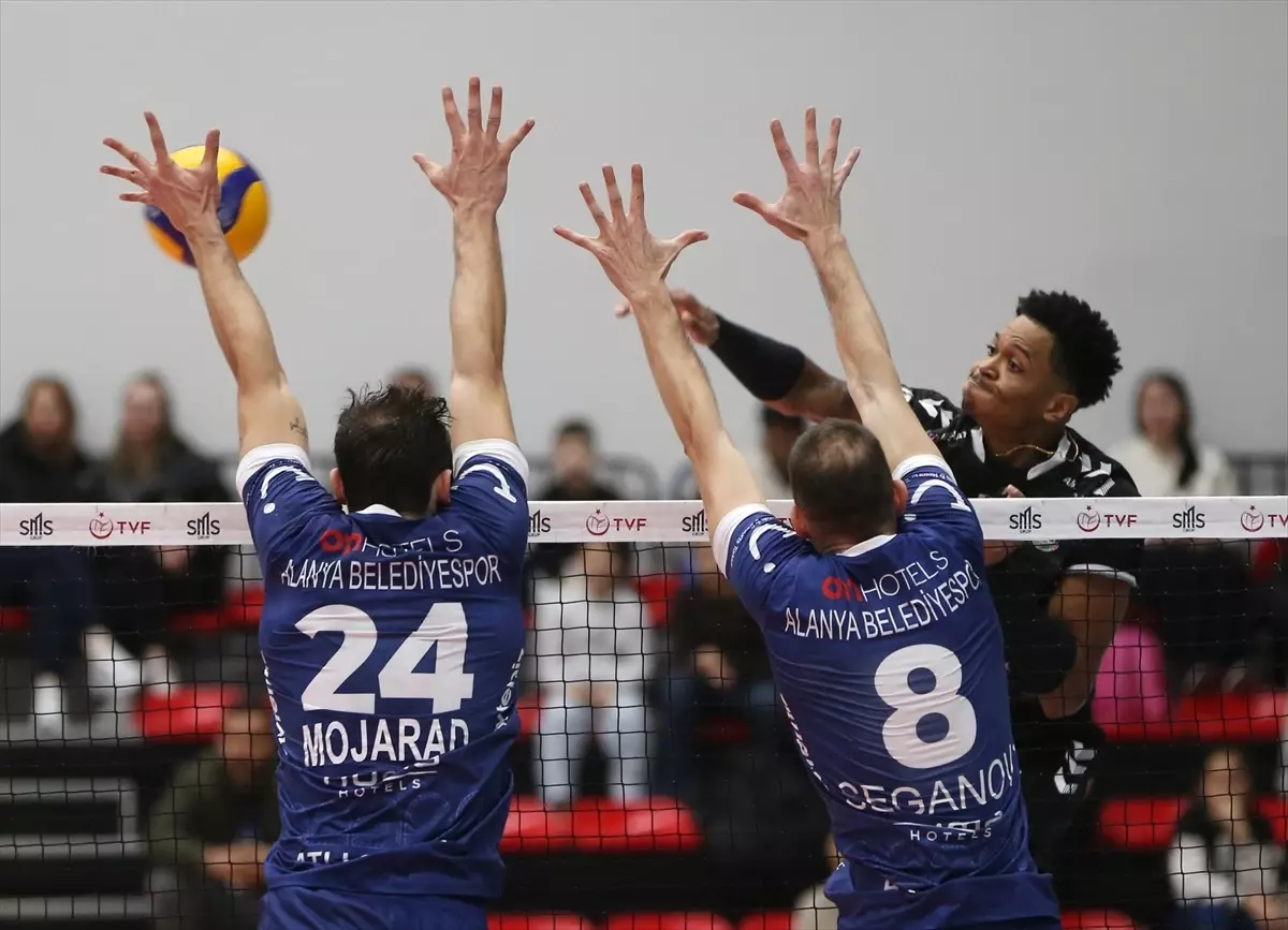 Alanya Belediyespor, İzmir’i 3-1’le geçti!