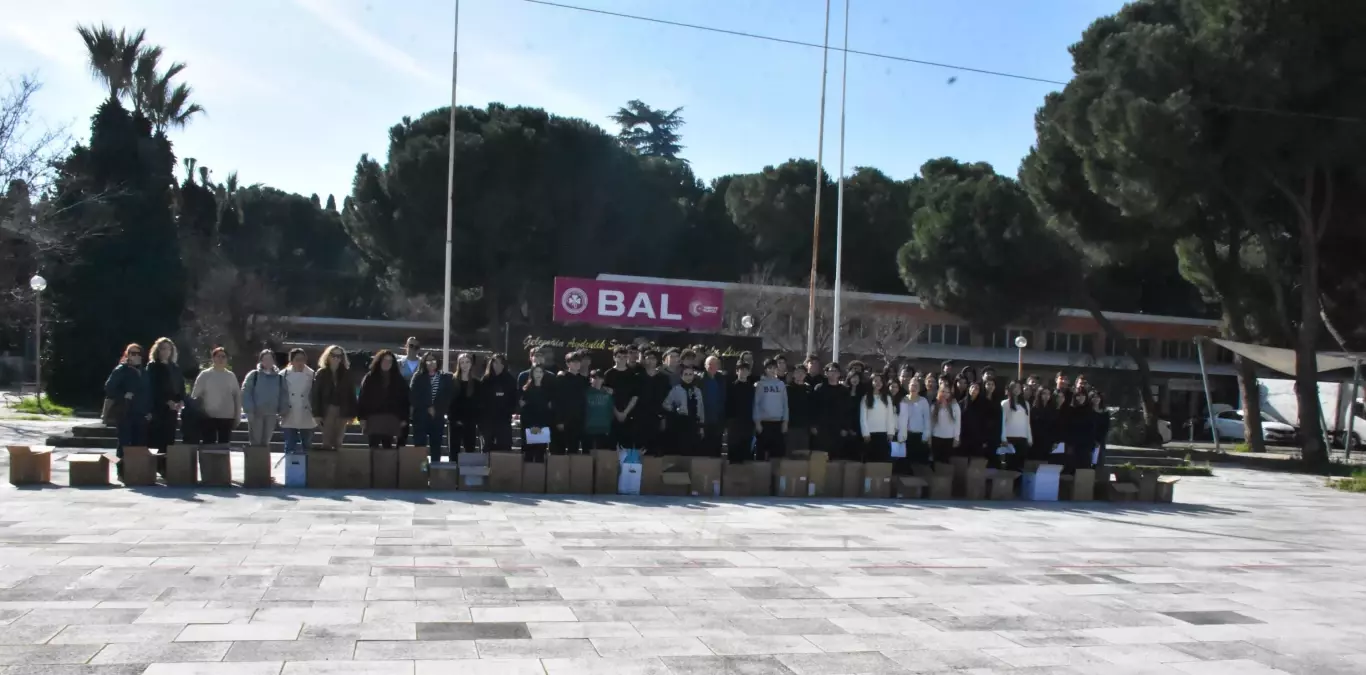 Öğrencilerden Kanserle Mücadeleye Destek Kolileri