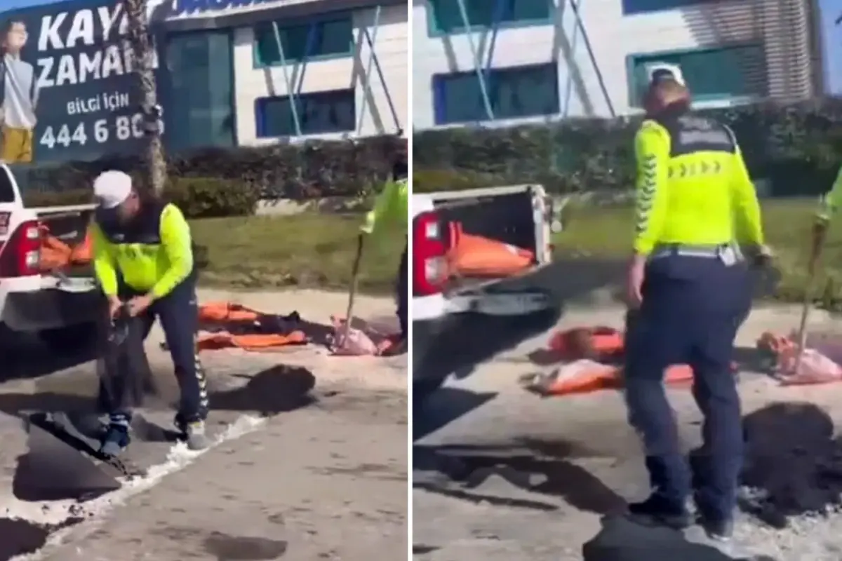 Buca’da Vatandaşlar Bozuk Yolları Kendileri Onardı!