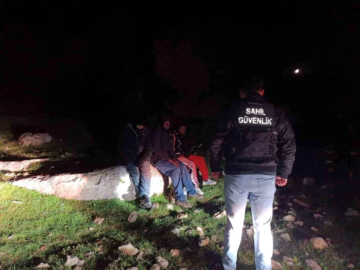 Seferihisar’da 22 Düzensiz Göçmen Yakalandı