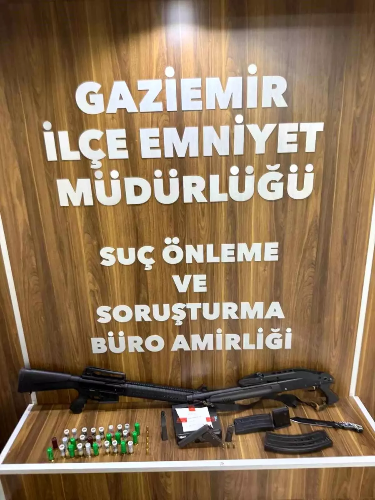 İzmir’de Darp ve Zorla Sözleşme Skandalı! 3 Gözaltı