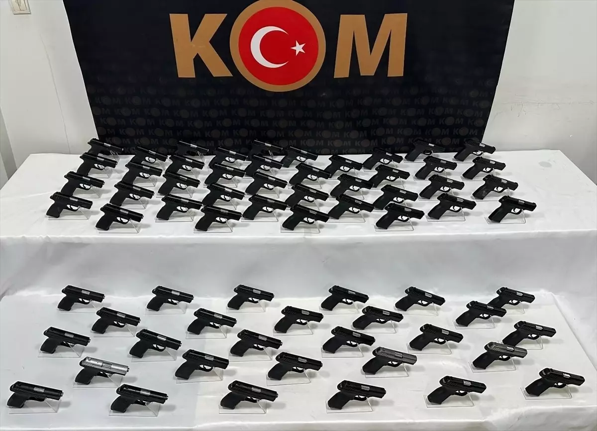 İzmir’de Suç Örgütüne Şok Operasyon: 10 Tutuklama