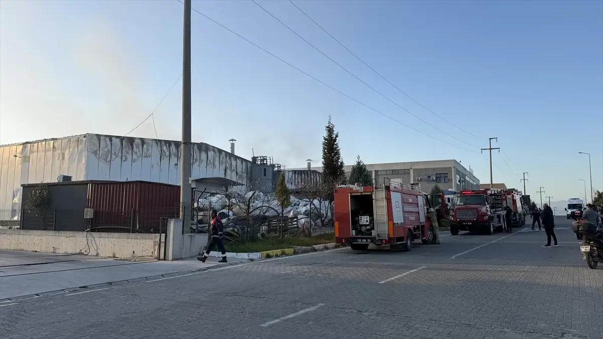 Tire OSB’de Depo Yangını Kontrol Altında!